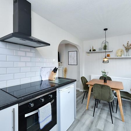 Charming 2-Bed Home With Parking Radcliffe-on-Trent Buitenkant foto