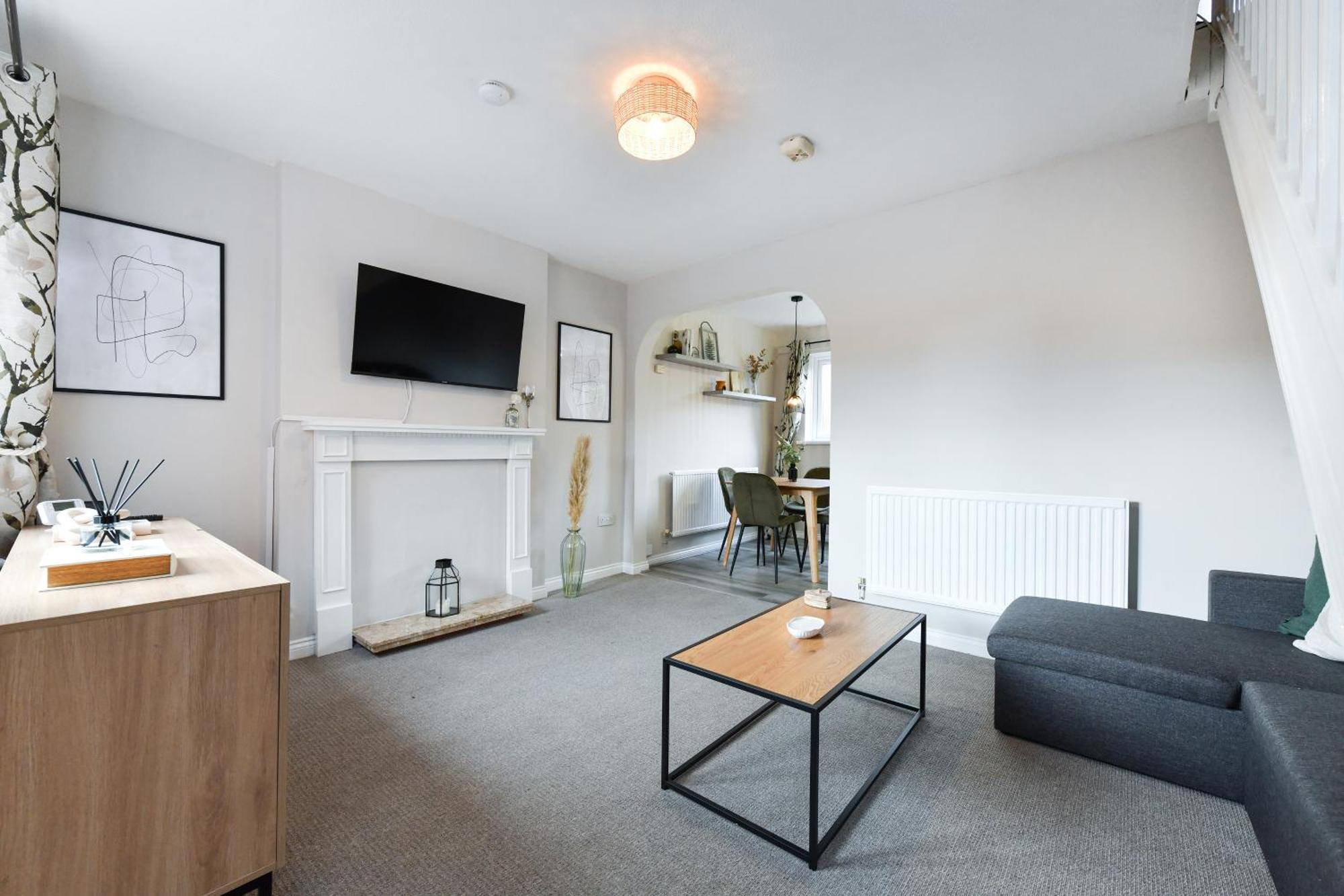 Charming 2-Bed Home With Parking Radcliffe-on-Trent Buitenkant foto
