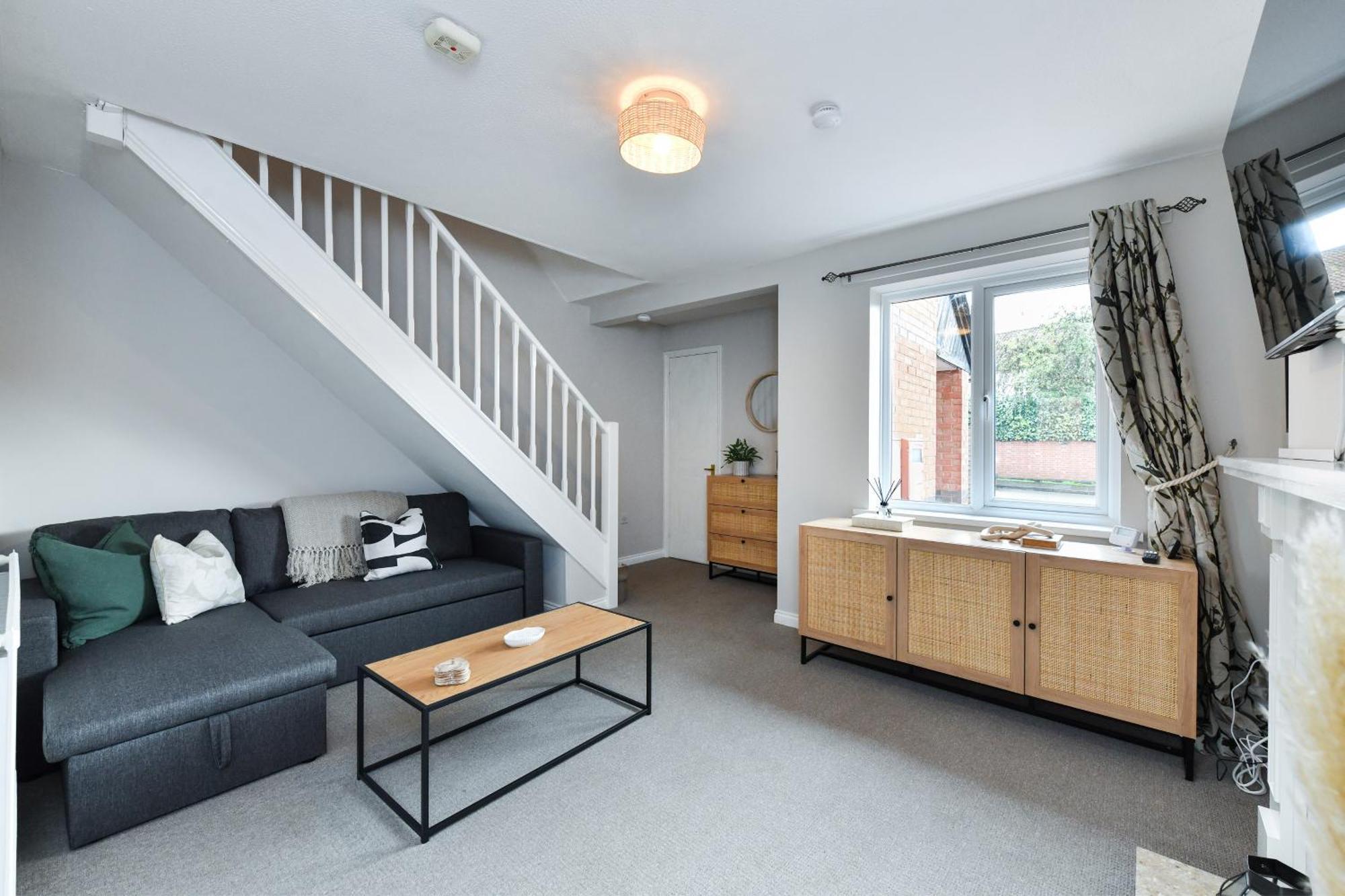 Charming 2-Bed Home With Parking Radcliffe-on-Trent Buitenkant foto