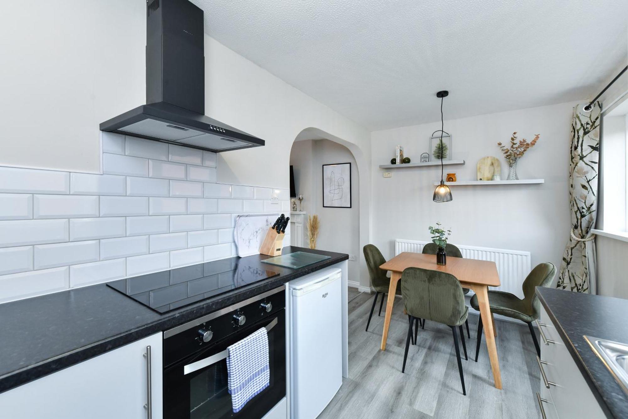 Charming 2-Bed Home With Parking Radcliffe-on-Trent Buitenkant foto