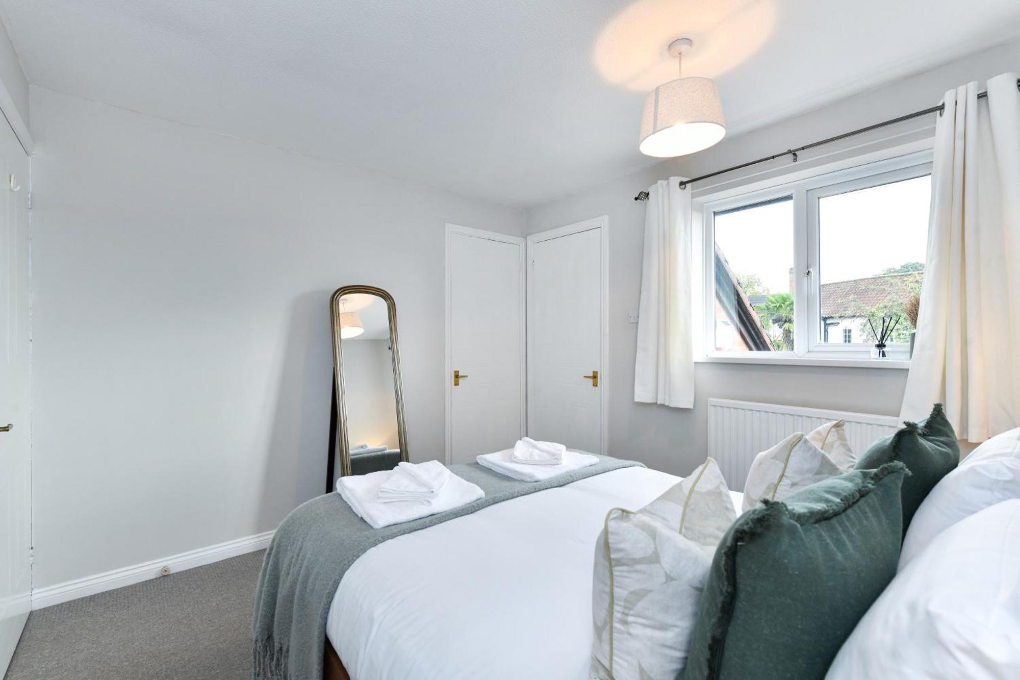 Charming 2-Bed Home With Parking Radcliffe-on-Trent Buitenkant foto
