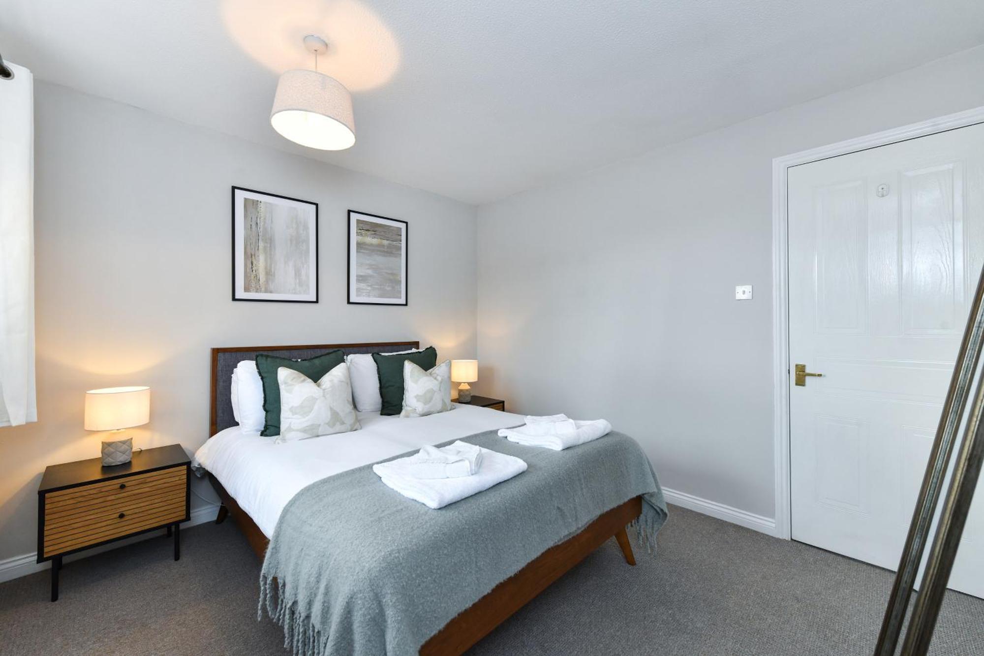 Charming 2-Bed Home With Parking Radcliffe-on-Trent Buitenkant foto