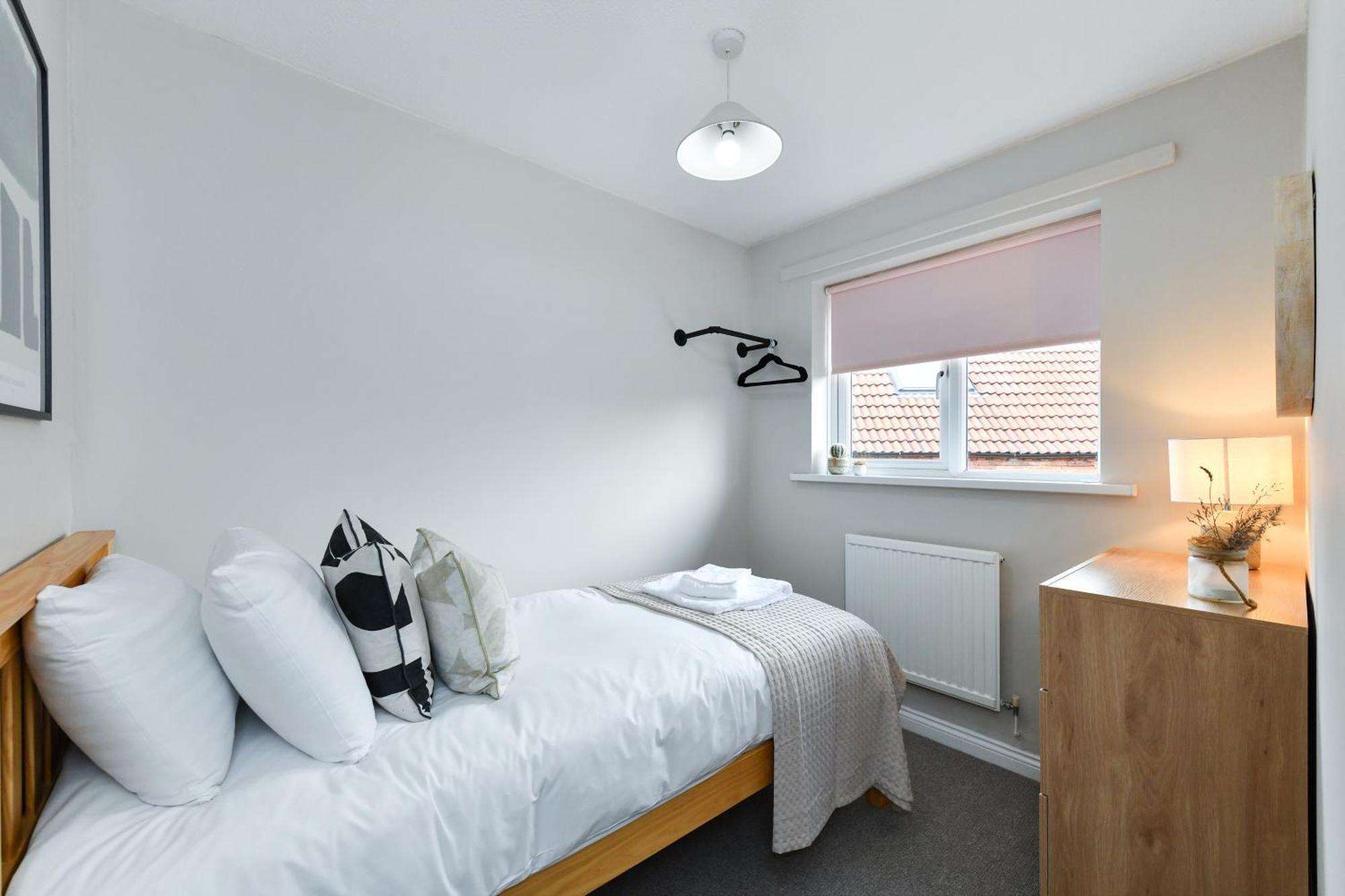 Charming 2-Bed Home With Parking Radcliffe-on-Trent Buitenkant foto